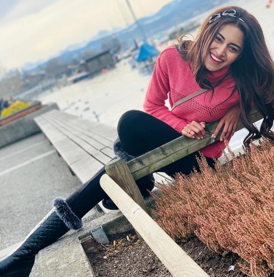 Independent Student Wear ! Text for Fun – Indian escort in Noida, Escort, Noida