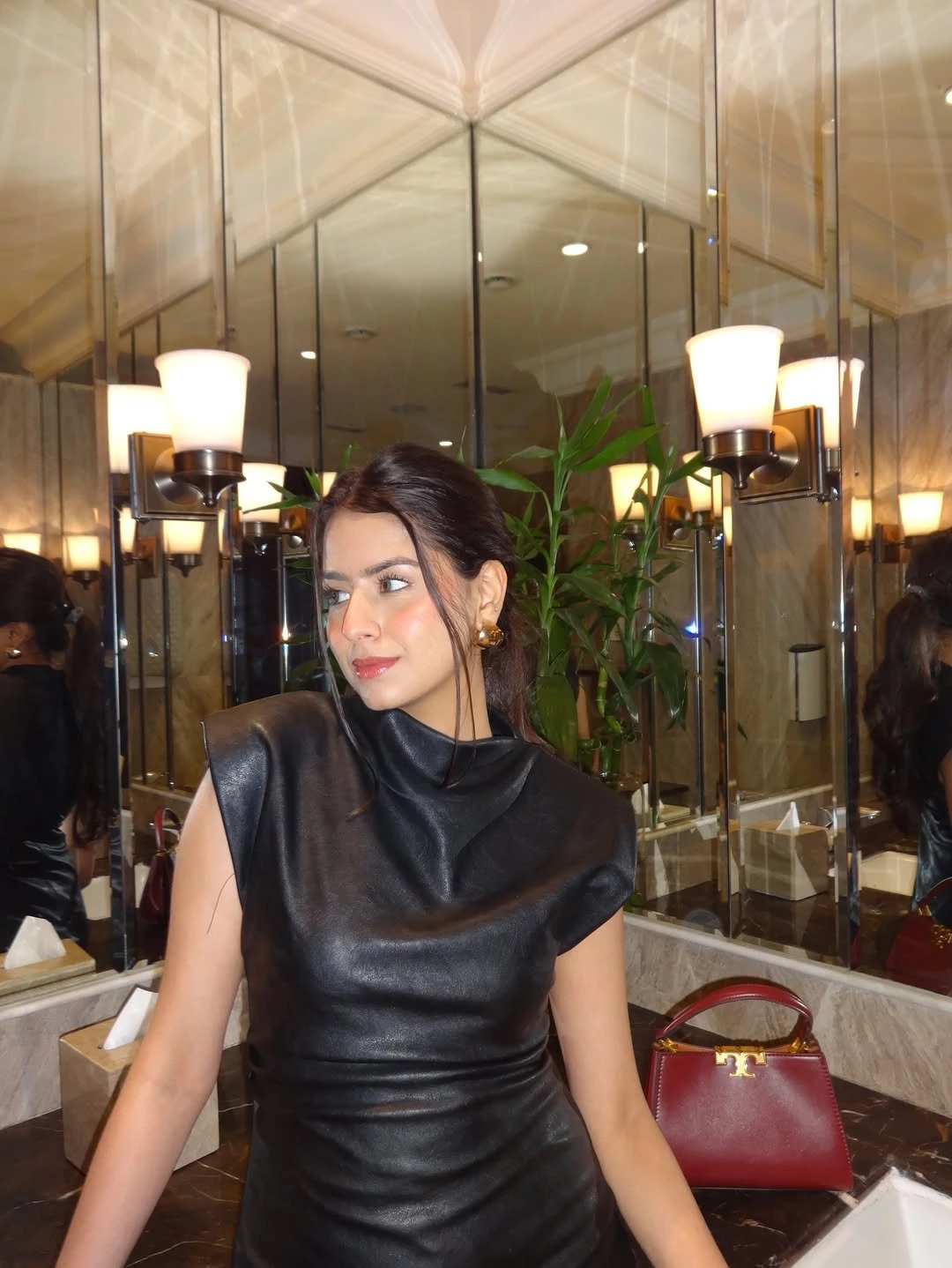 Anika Escort – Indian escort in Pondicherry — 6 / 7