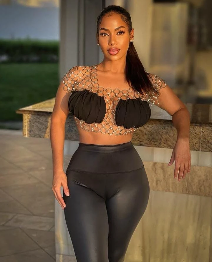 Amber – Kenyan escort in Pune — 3 / 5