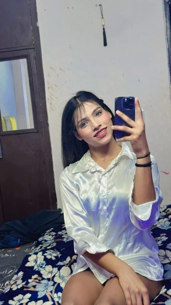 Urfi – Indian escort in New Delhi — 4 / 5