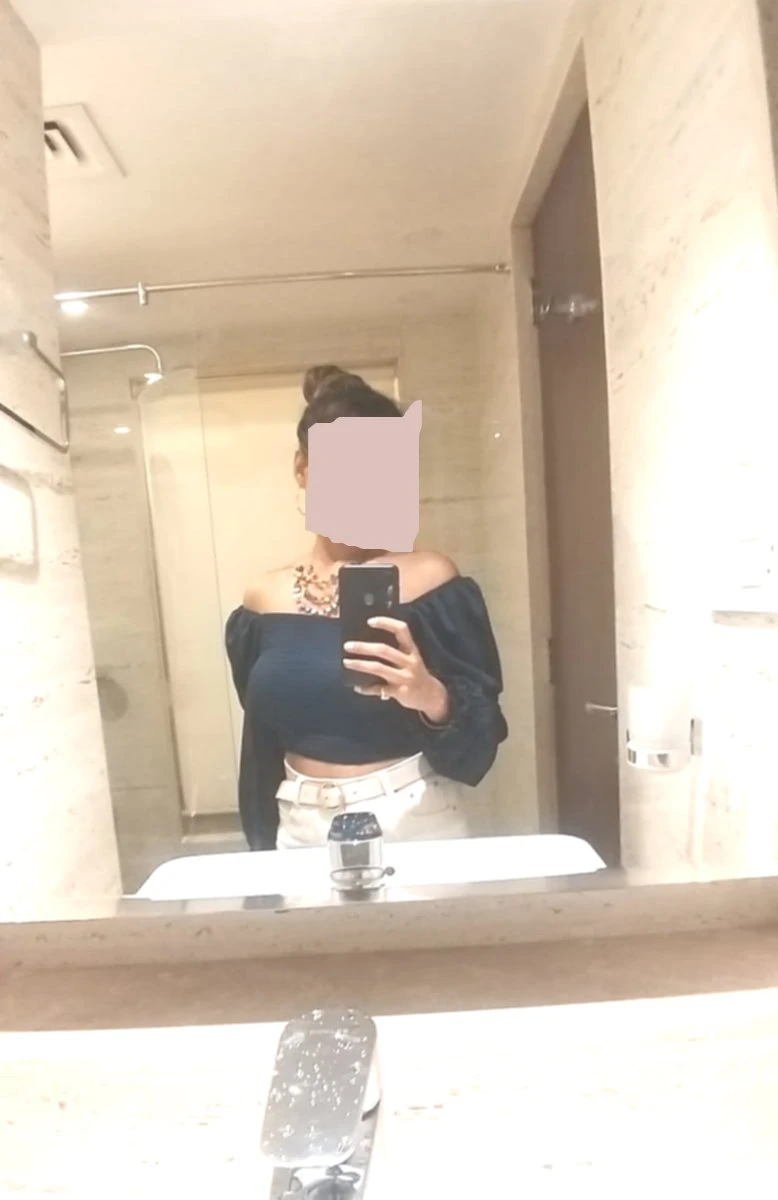 Niharika Cash Real Meet Independent Girl – Indian escort in Mumbai — 6 / 9