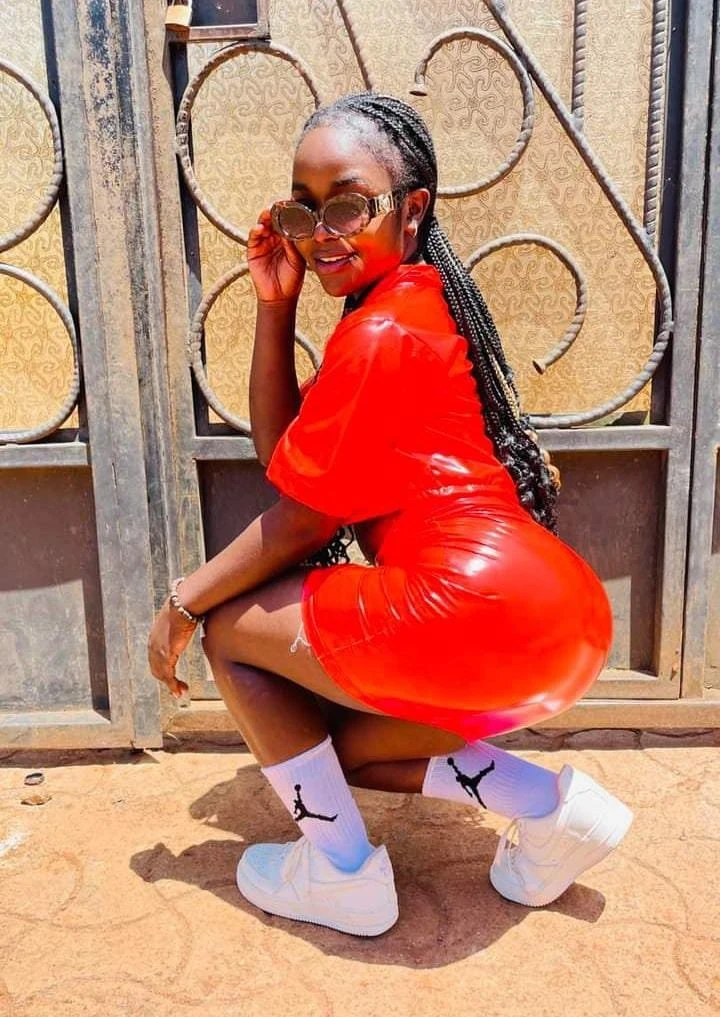Tracy – Congolese escort in Pune — 3 / 4