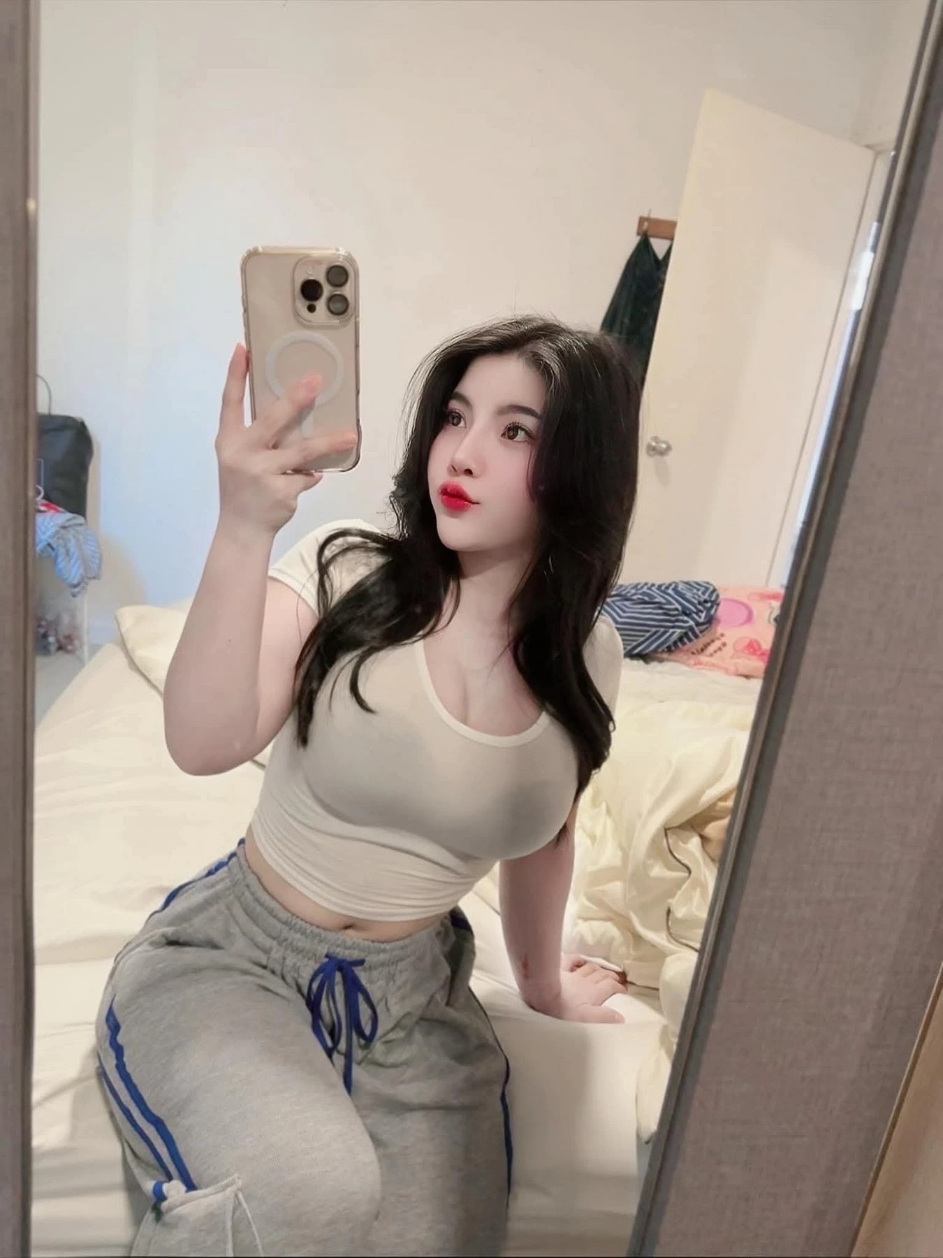 Nicola – escort in Pune — 2 / 3