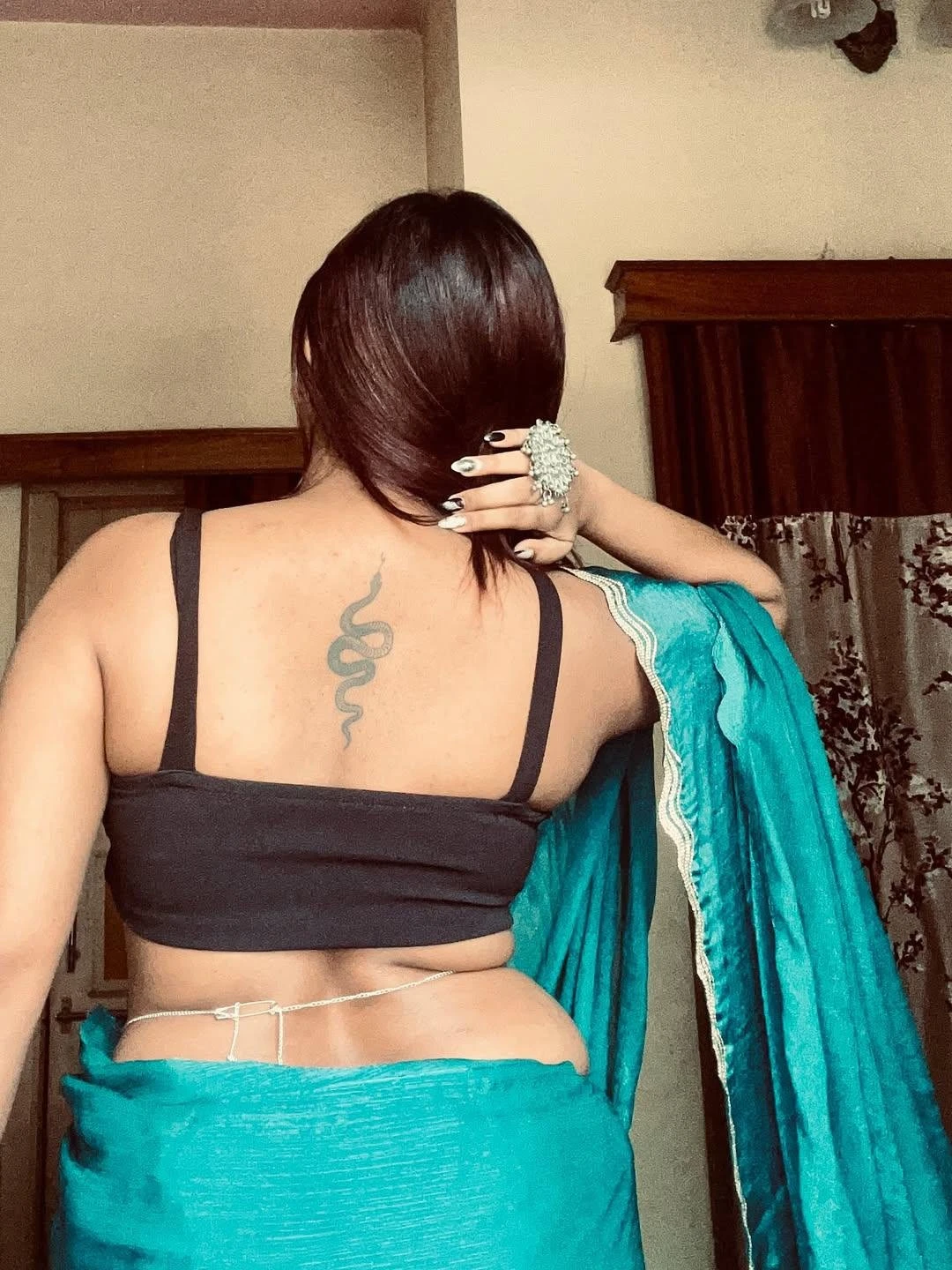 Selena Cam and Real Meet – Nepalese escort in Kathmandu — 2 / 5