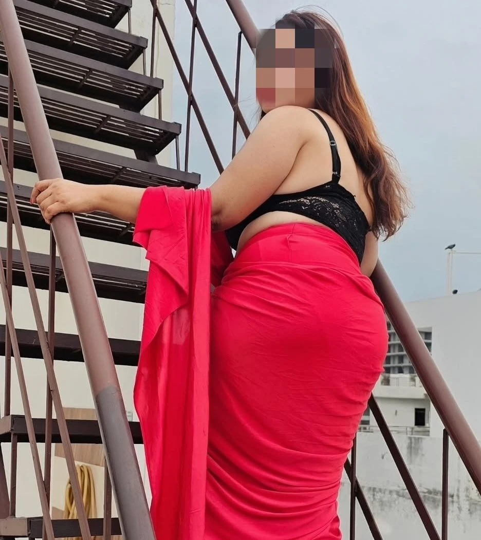 Milf for cam .... – Indian escort in Noida — 2 / 3