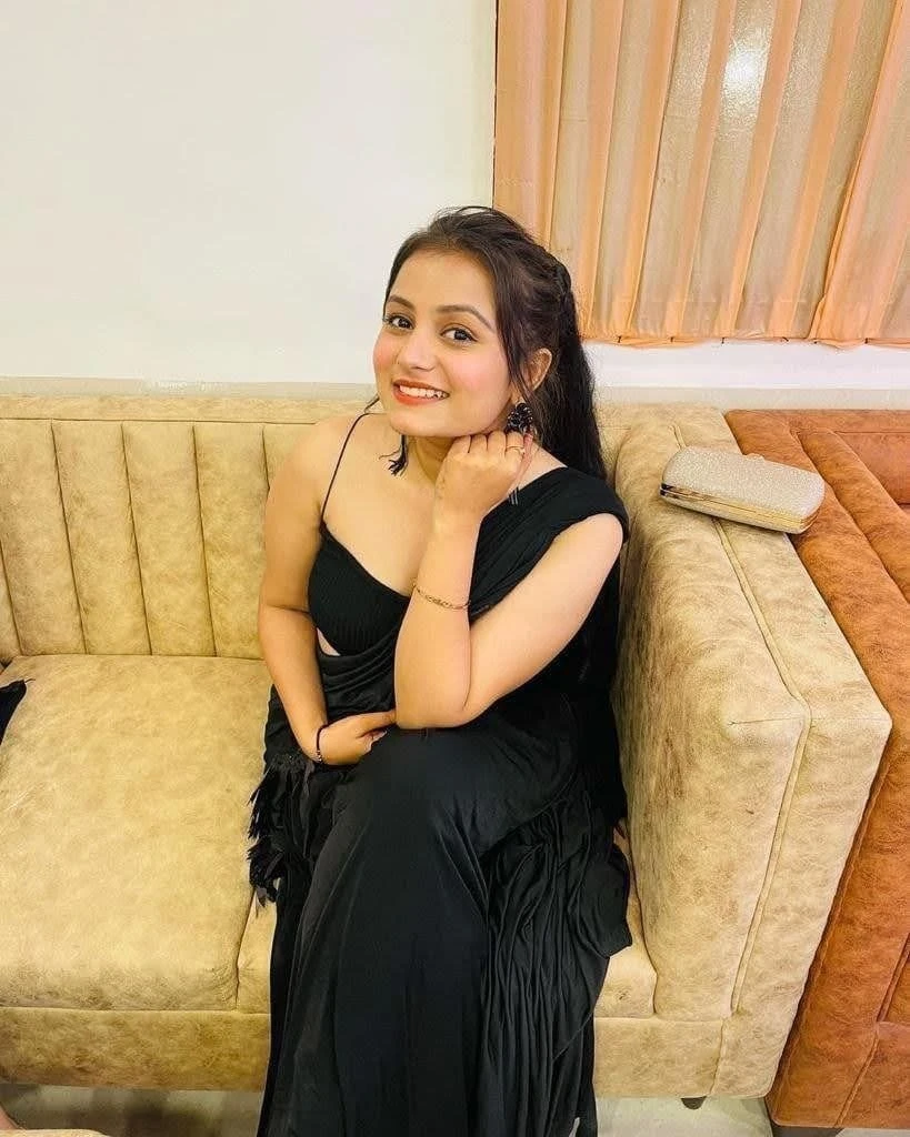 Shivani Mannat – Indian escort in Mumbai — 2 / 7