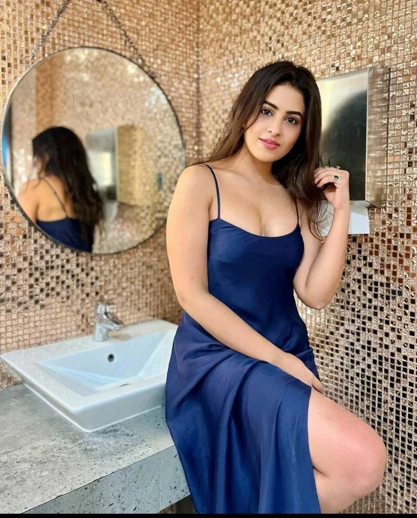 Pallavi Chauhan – Indian escort in Mumbai — 1 / 4