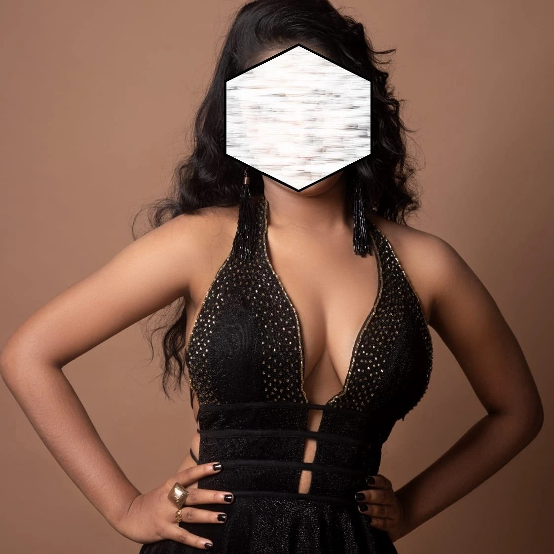Sonakshi real meet & cam – Indian escort in Pune — 1 / 2