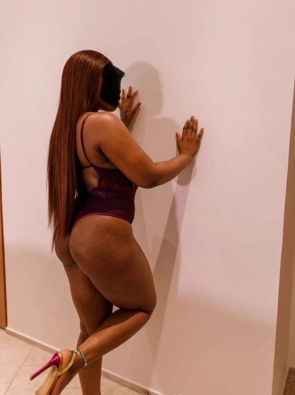 Nath – Ivorian escort in Abidjan — 6 / 7