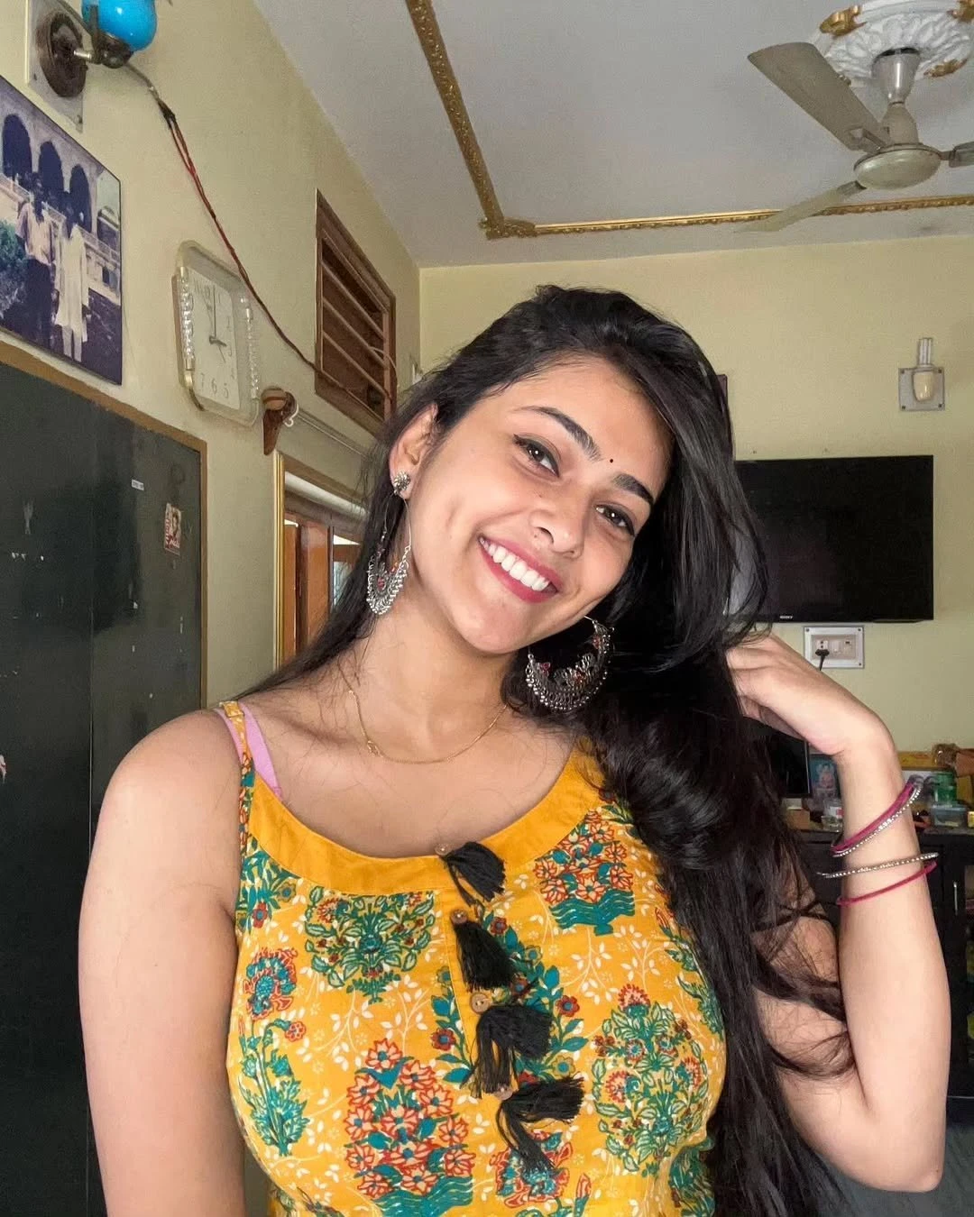 Annu Cam Show, Anal, Blowjob Available – Indian escort in Navi Mumbai — 2 / 3