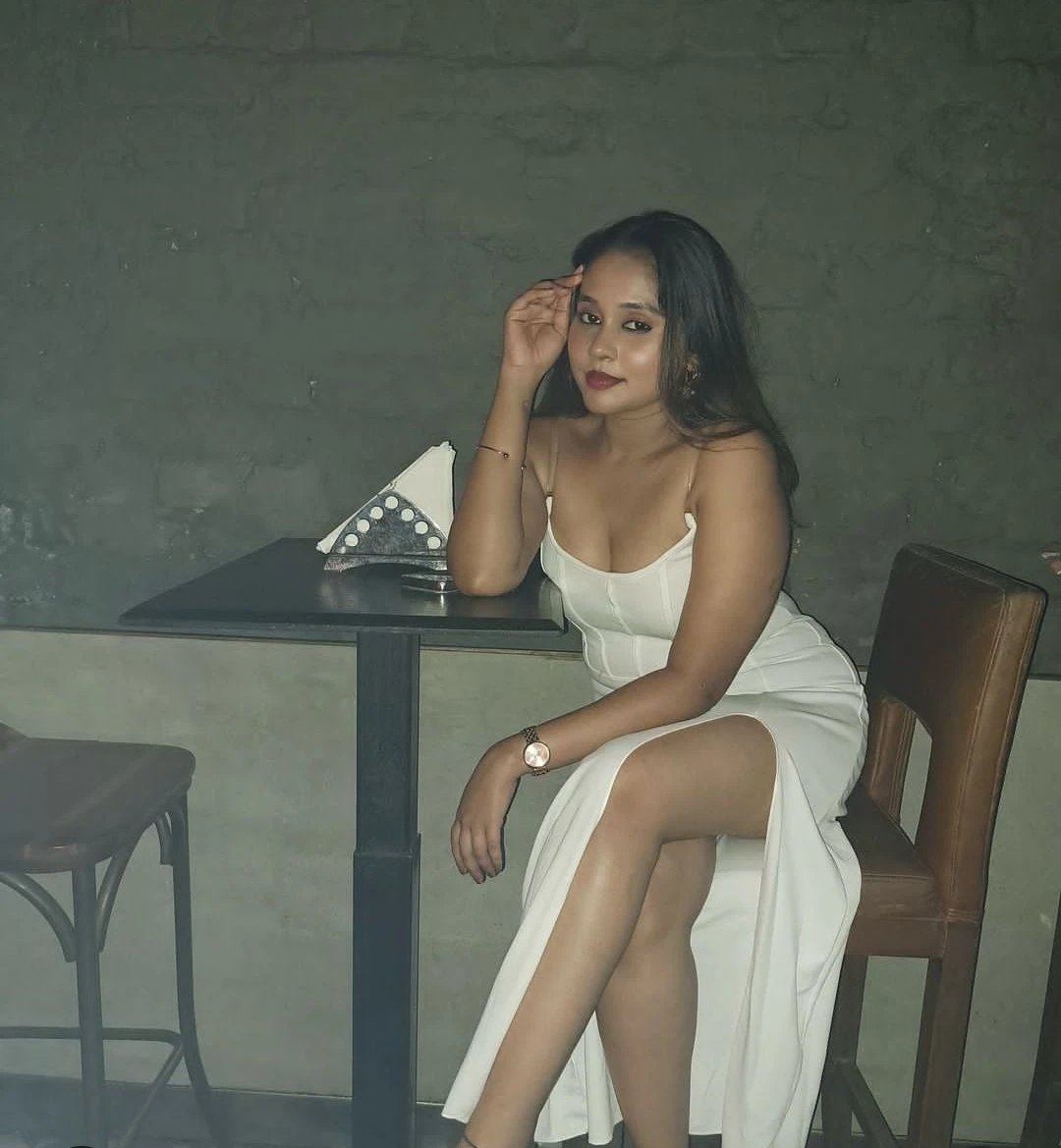 Independent Riyaa Cam Show and Reel Meet – Indian escort in Mumbai — 3 / 4