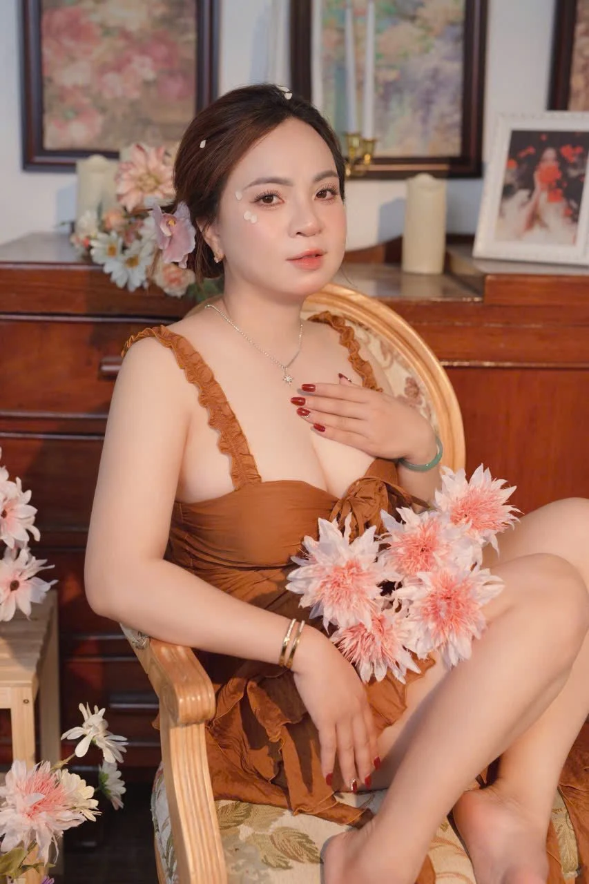 Kaly – Vietnamese escort in Ho Chi Minh City — 2 / 5