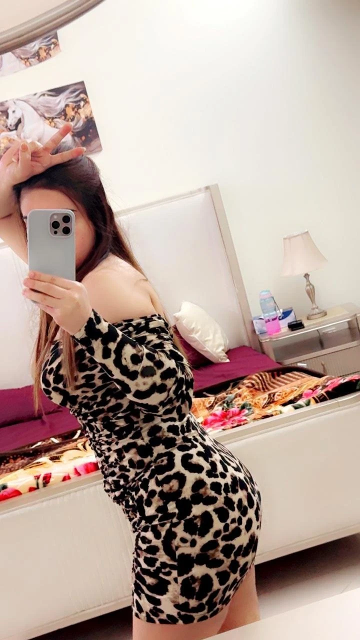 Navya Sharma – Indian escort in Gurgaon — 3 / 5