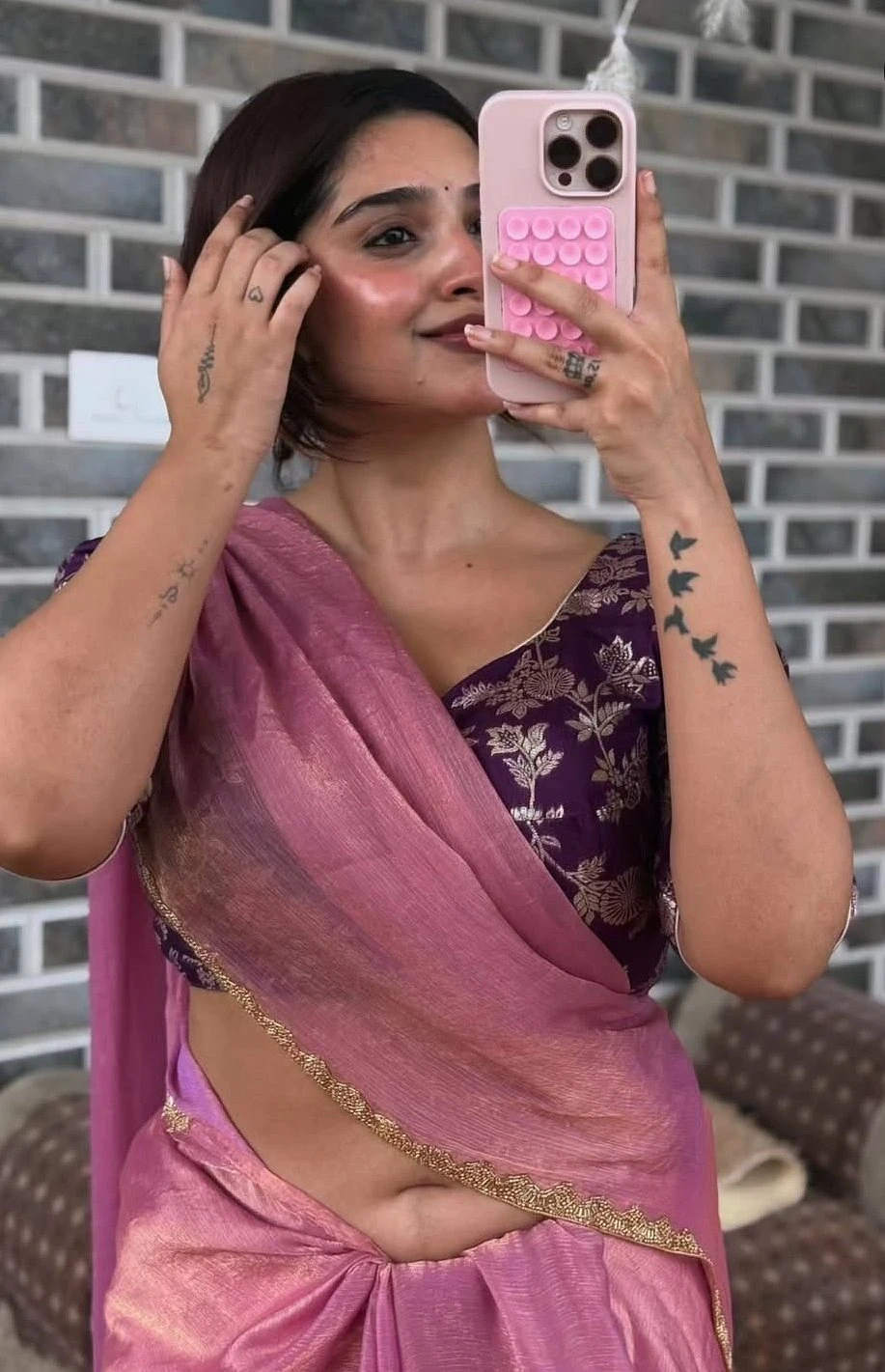 Independent Girl Real Meet/nude Cam – Indian escort in Surat — 4 / 5