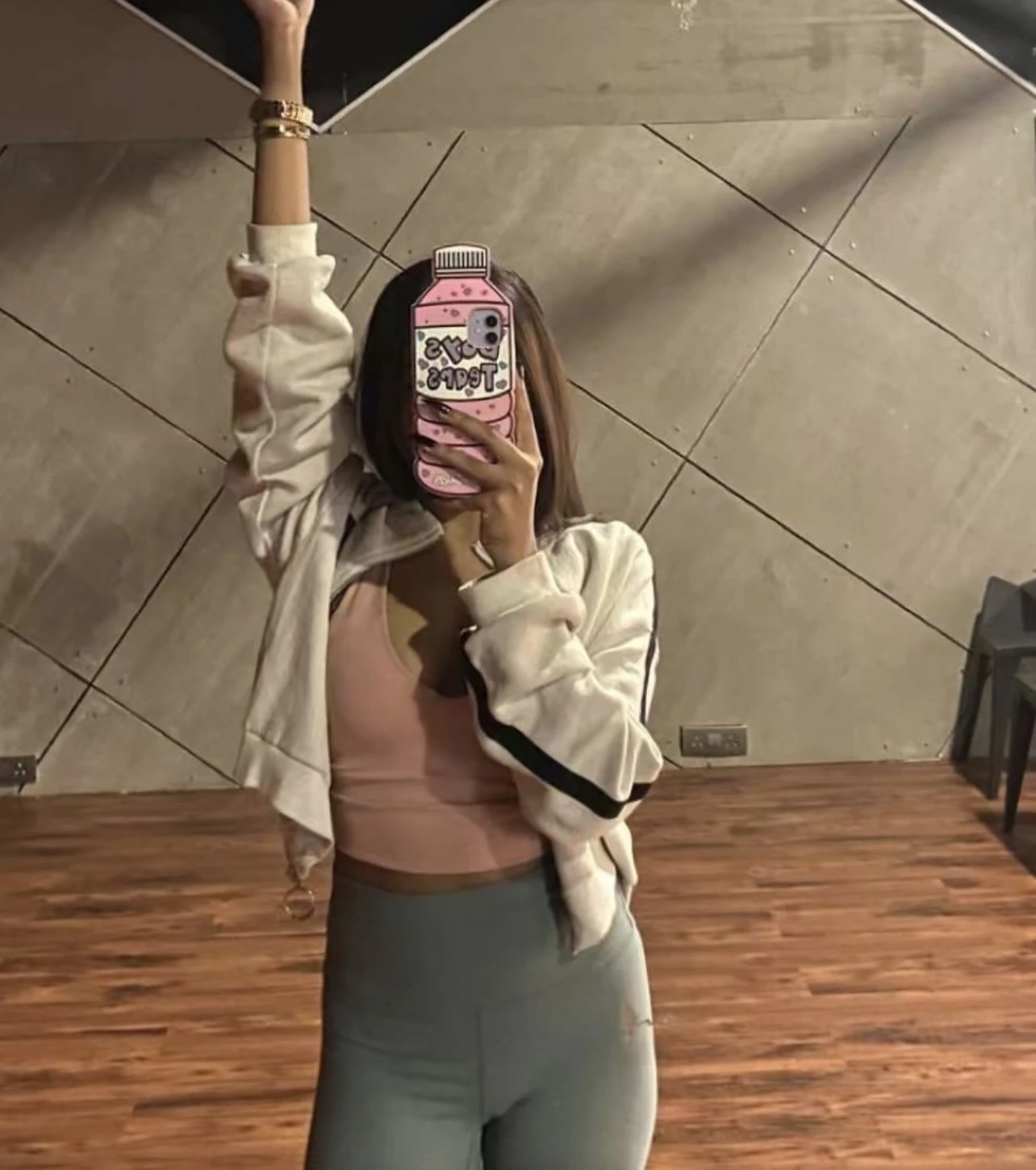 Anika – Indian escort in Mumbai — 1 / 2