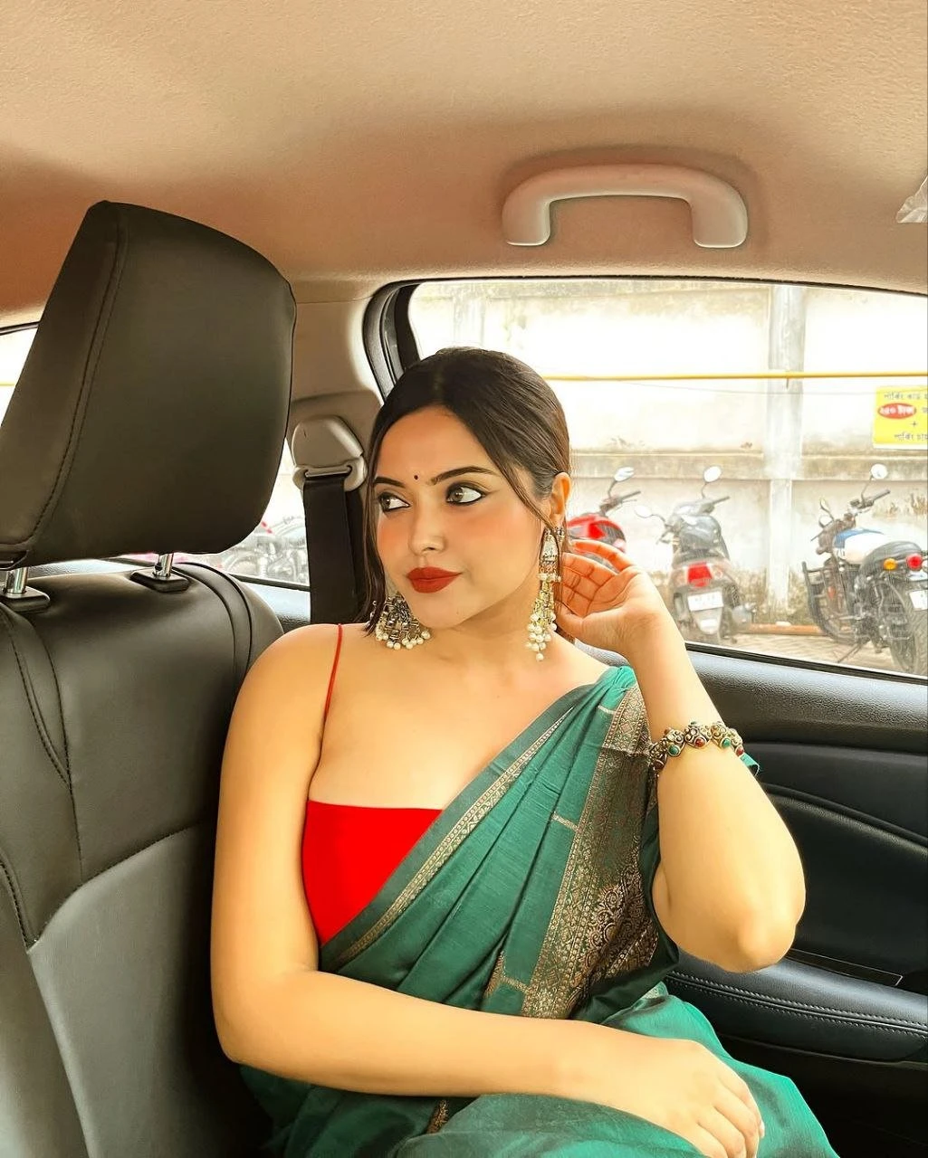 Dipti Sharma – Indian escort in Visakhapatnam — 2 / 3