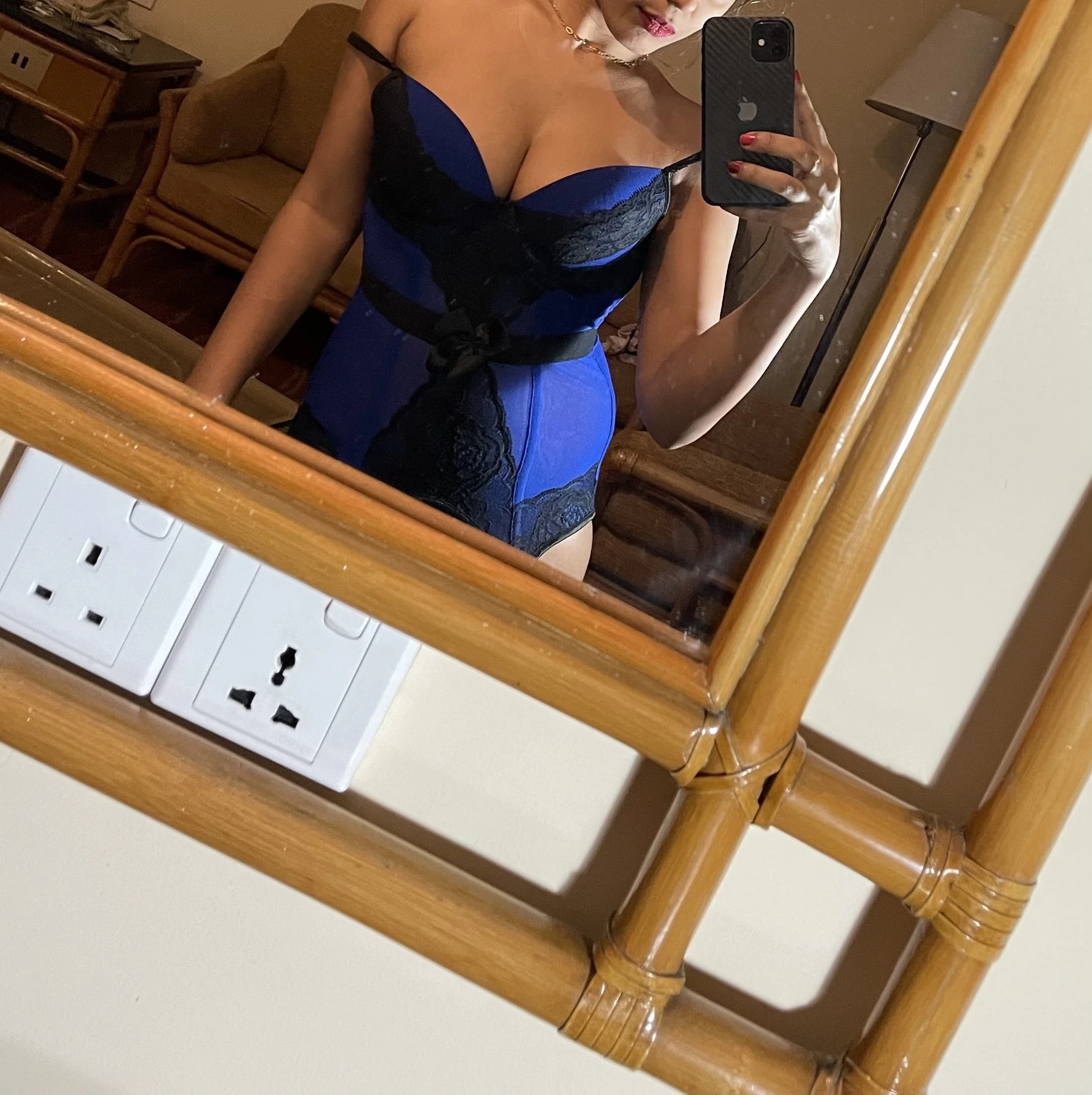 Liana Genuine service independent – Sri Lankan escort in Colombo — 3 / 5