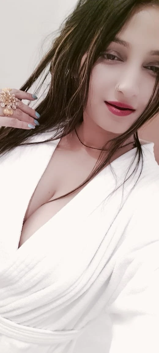 Riya – Indian escort in Mumbai — 1 / 2