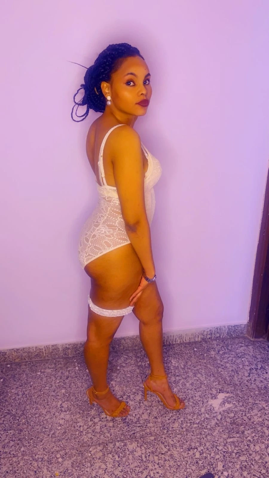 Ammie Sky – South African escort in New Delhi — 8 / 12