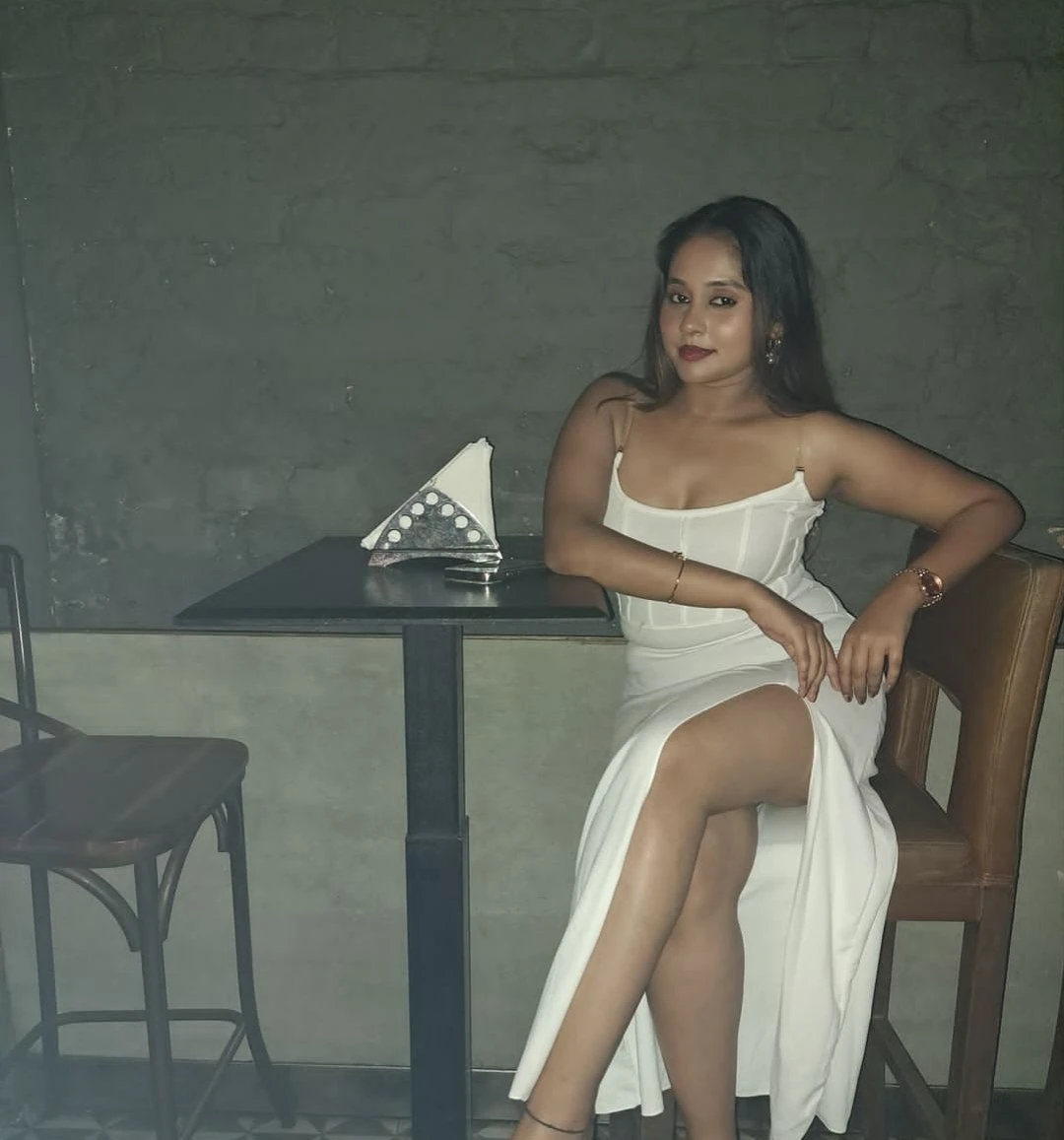 Independent Riyaa Cam Show and Reel Meet – Indian escort in Mumbai — 2 / 4