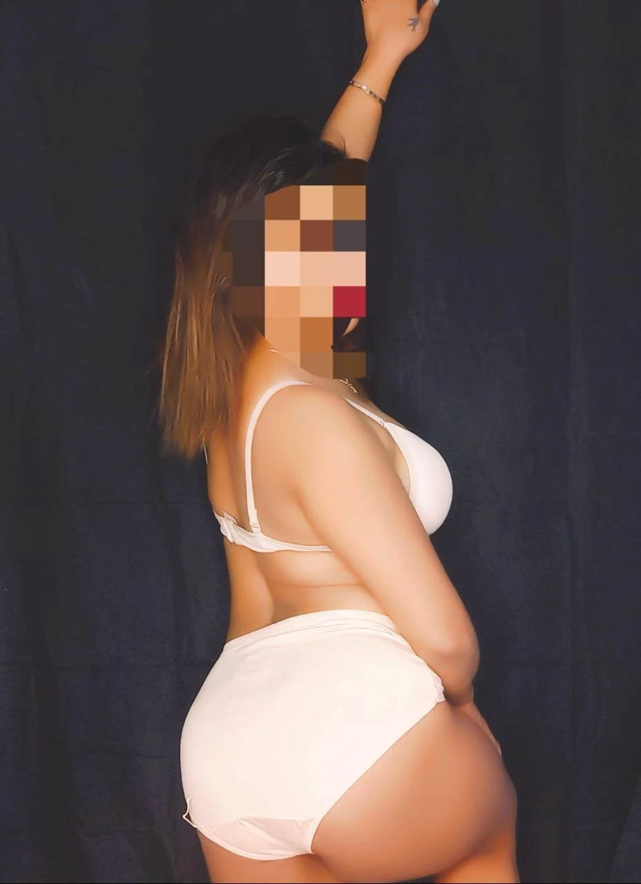 Dipika – Indian escort in Mumbai — 1 / 5