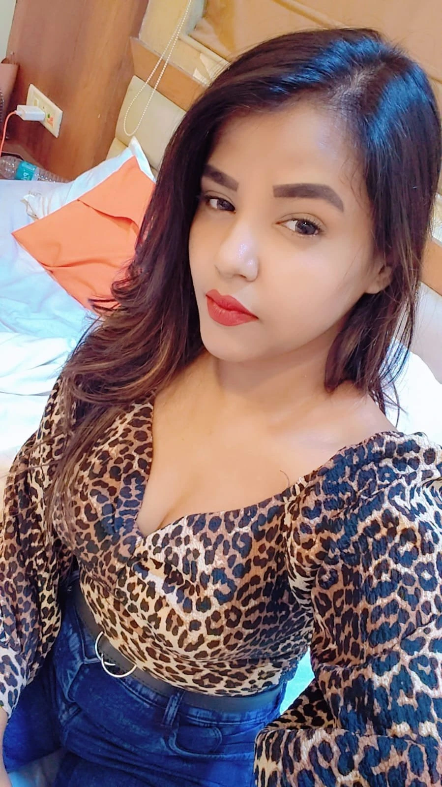 Riya Independent webcam & Real meet – Indian escort in Mumbai — 4 / 5