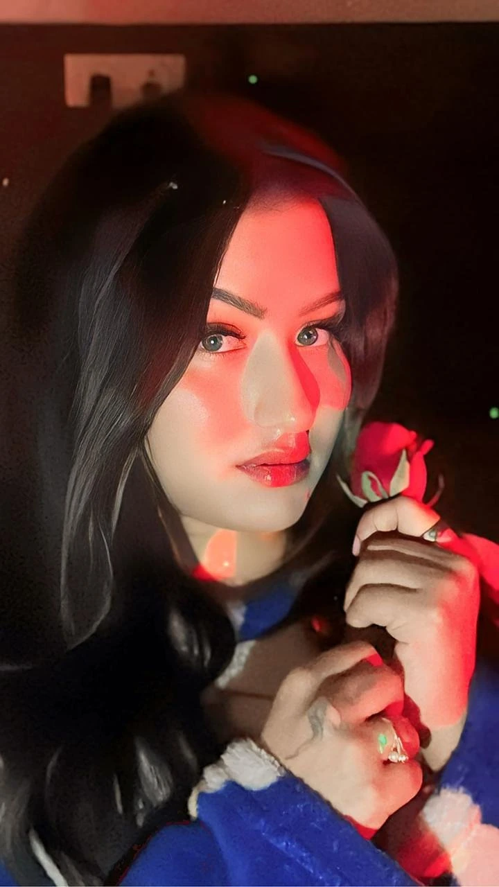 Sakshi Goel – Indian escort in New Delhi — 24 / 25