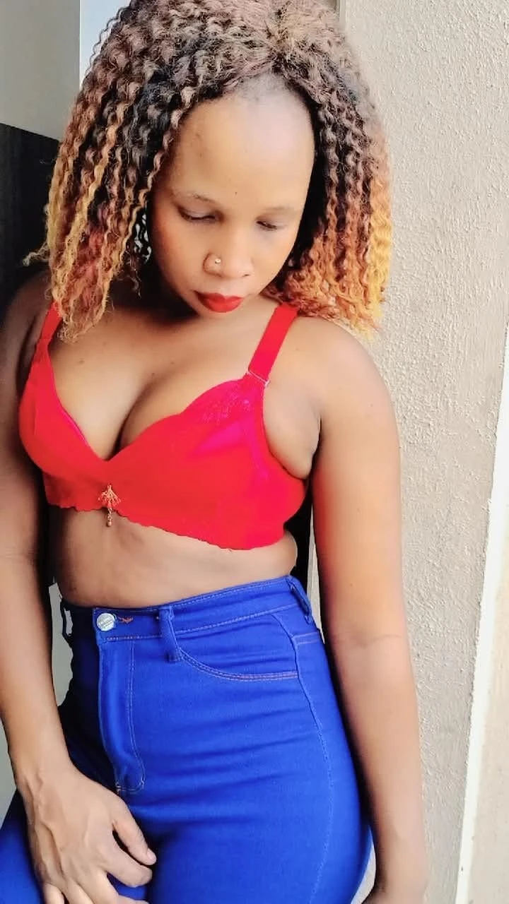 Katrina 70323//58414 – Kenyan escort in Pune — 1 / 5