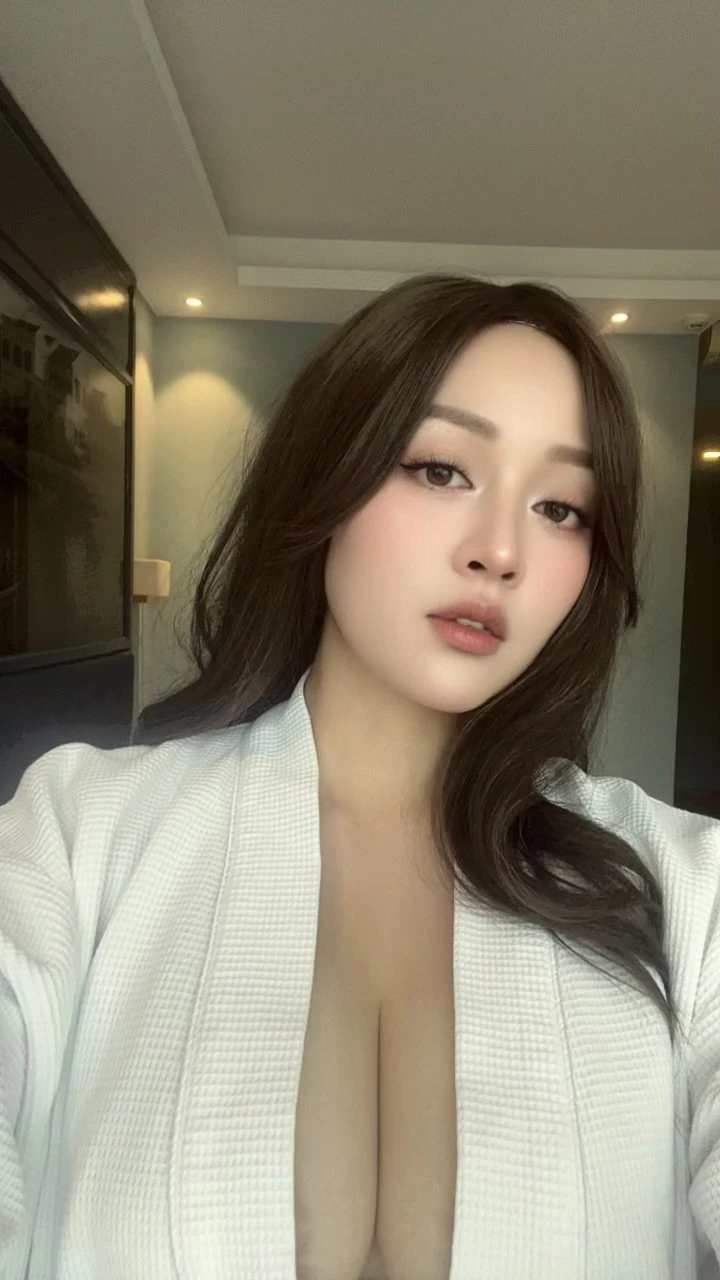 Anna – Vietnamese escort in Nha Trang — 4 / 7