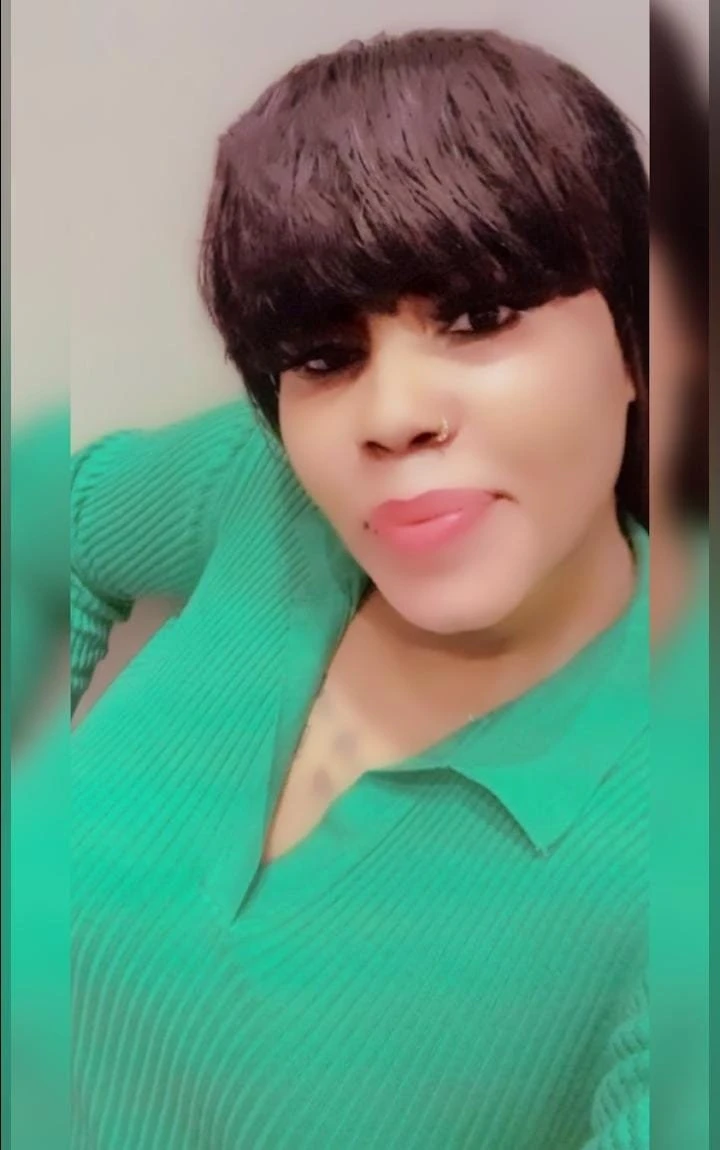 Tempted Bosoms – Ghanaian escort in New Delhi — 1 / 4