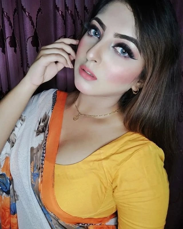 Joshi – Indian escort in Mumbai — 1 / 2