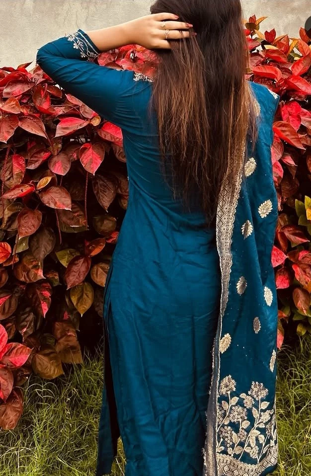 Hey I am Neha in Kolkata In/outcall – Indian escort in Kolkata — 4 / 5