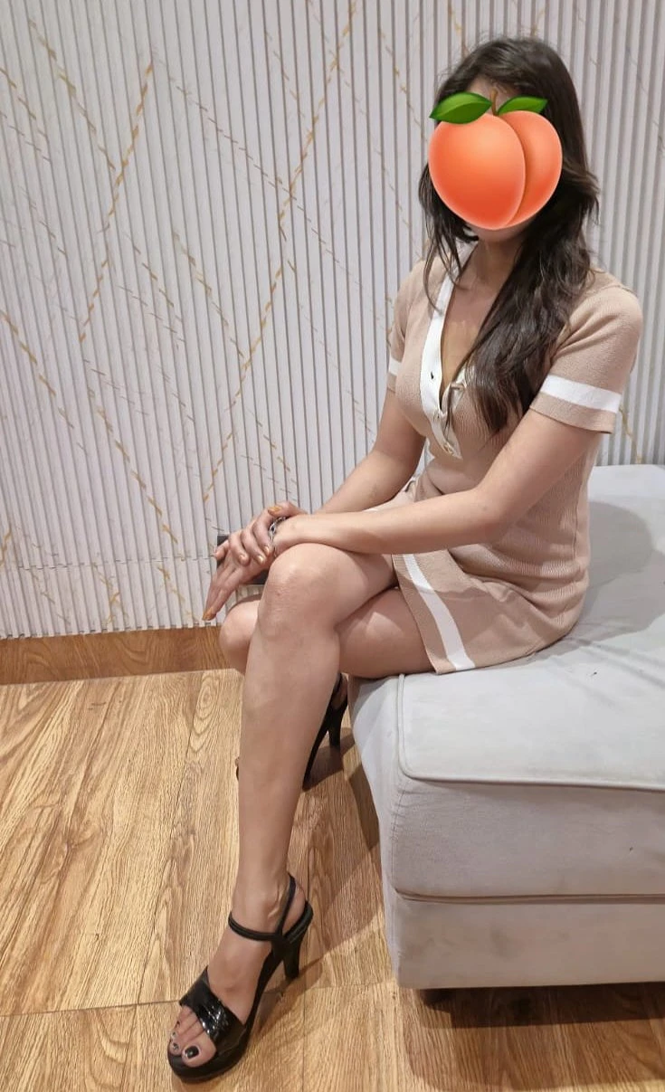 Aashi (Cam N Meet) – Indian escort in Noida — 2 / 5