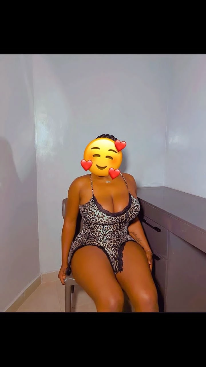 Yvonne – Tanzanian escort in Lomé — 3 / 5