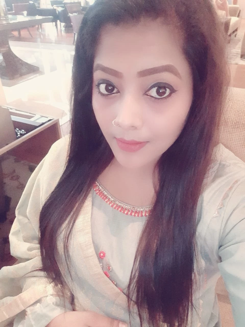 Divya – Indian escort in Mumbai — 2 / 3
