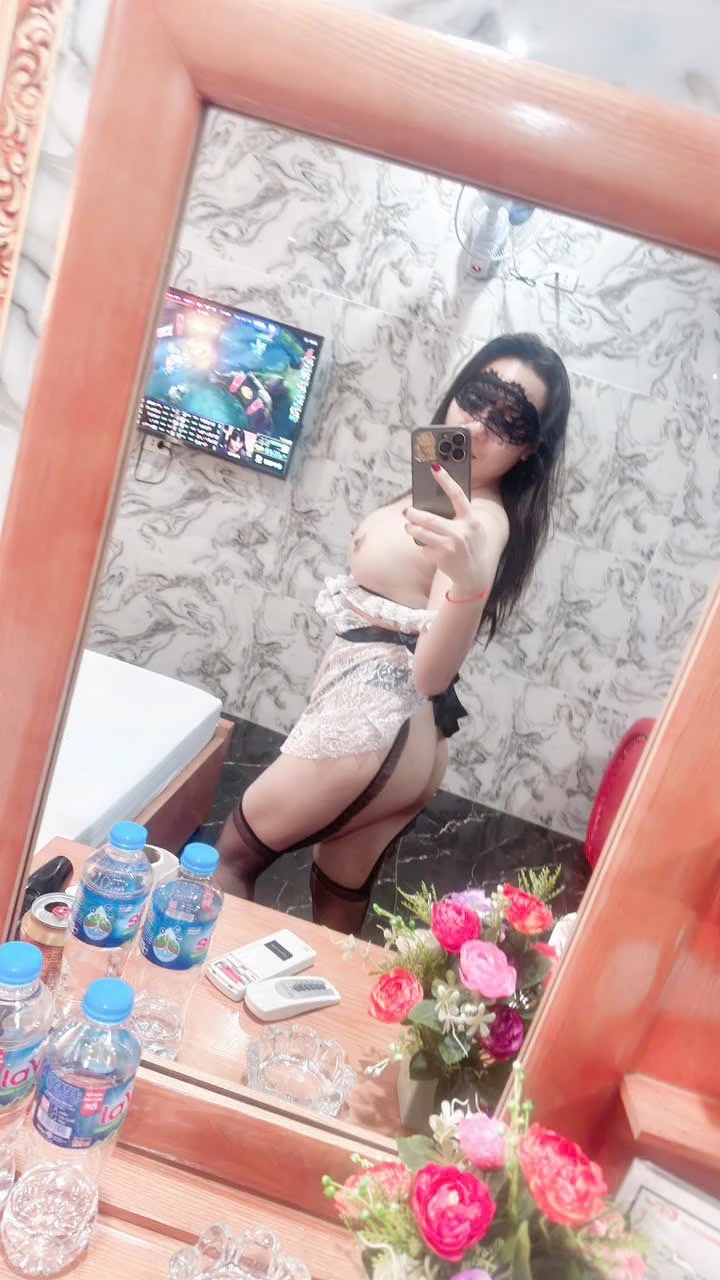 Tina – Vietnamese escort in Hanoi — 3 / 6