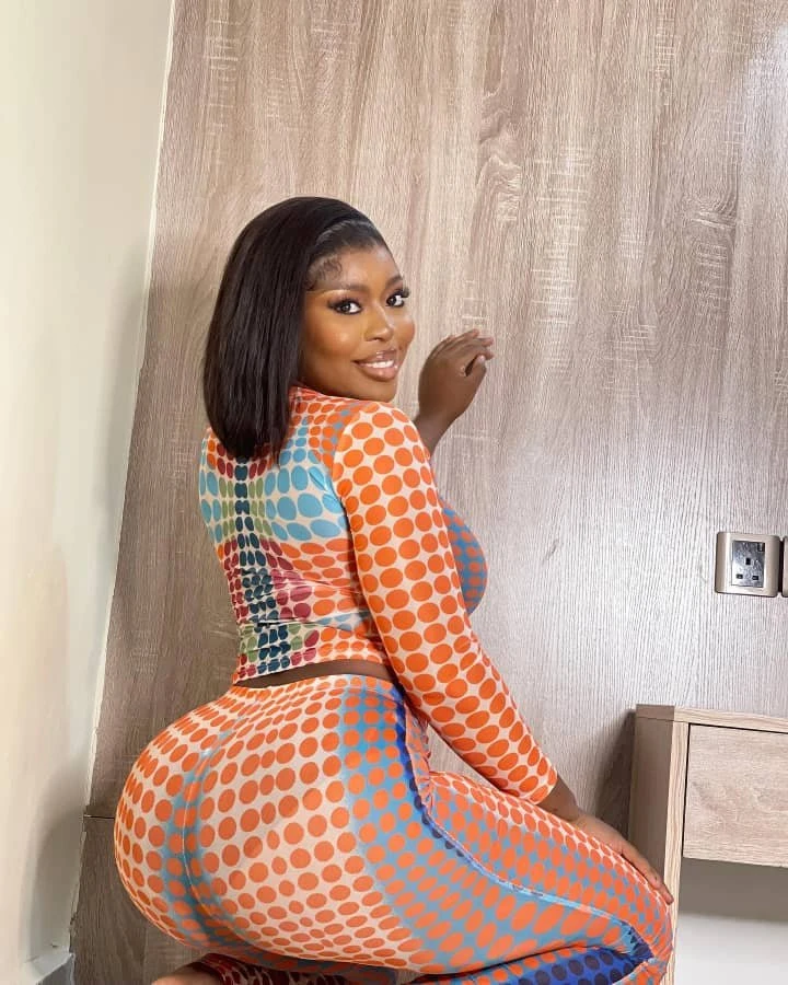 Stacy – Gambian escort in Dakar — 2 / 4