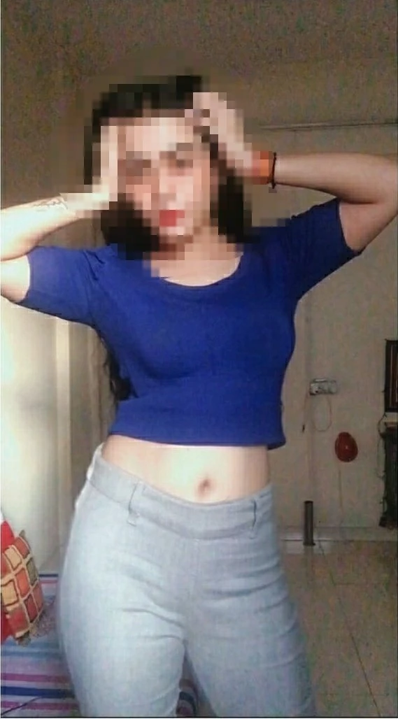 Moni, Real Meet and cam – Indian escort in Mumbai — 4 / 5