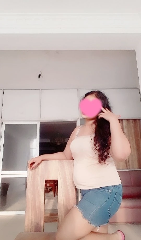 Sexy Figure Chubby Girl Reshma – Sri Lankan escort in Colombo — 3 / 9