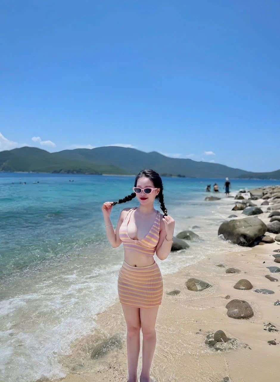 Thu Hiền – Vietnamese escort in Hanoi — 3 / 8