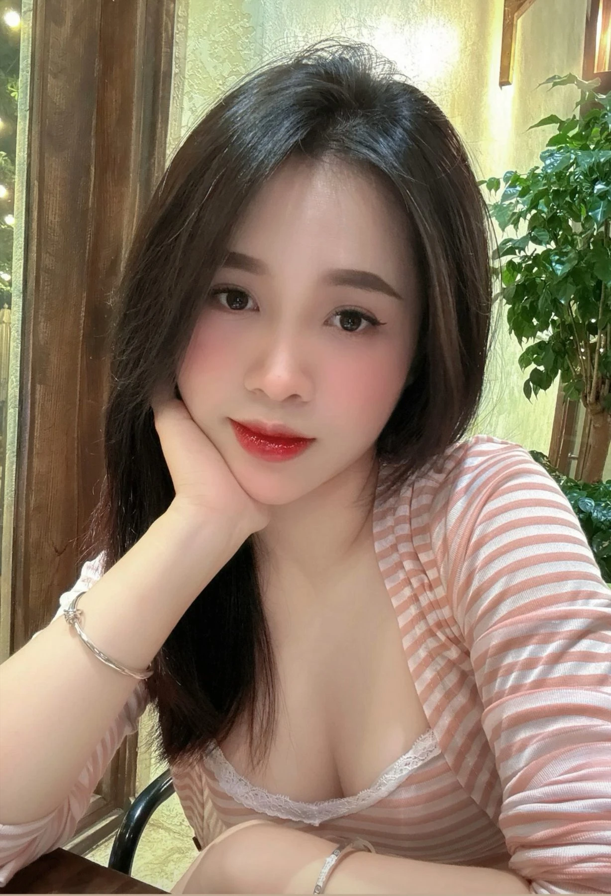 Thu Hiền – Vietnamese escort in Hanoi — 5 / 8