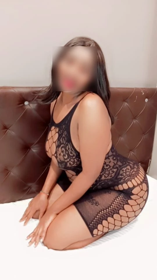 Shaniz From South Africa – South African escort in Mumbai — 5 / 6