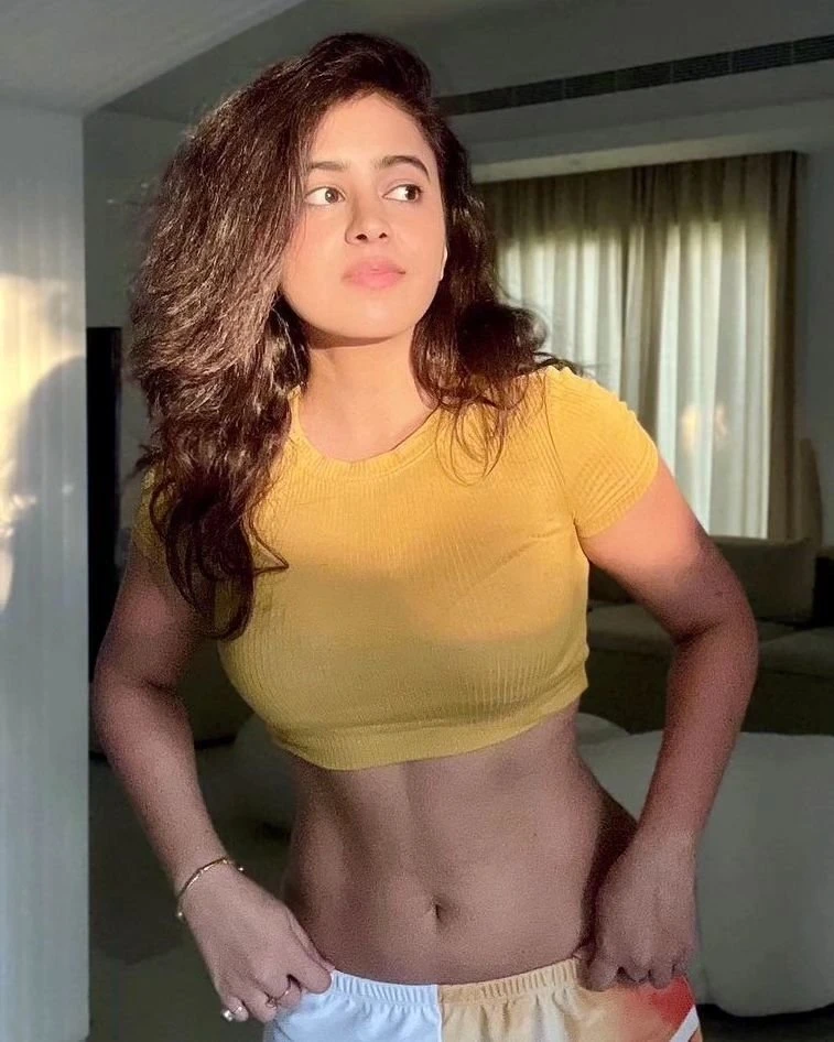 Purvi Escorts – Indian escort in Mumbai — 4 / 5