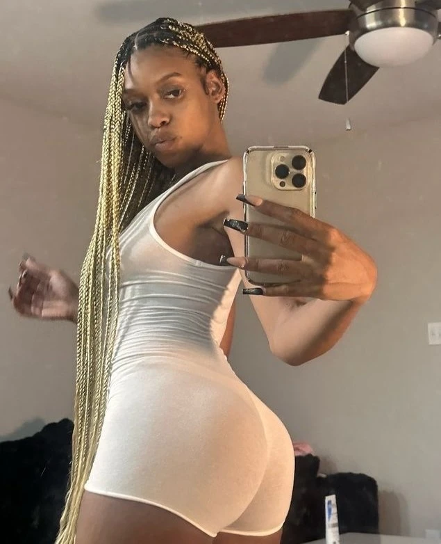 Eleanor – South African escort in Hyderabad — 1 / 4
