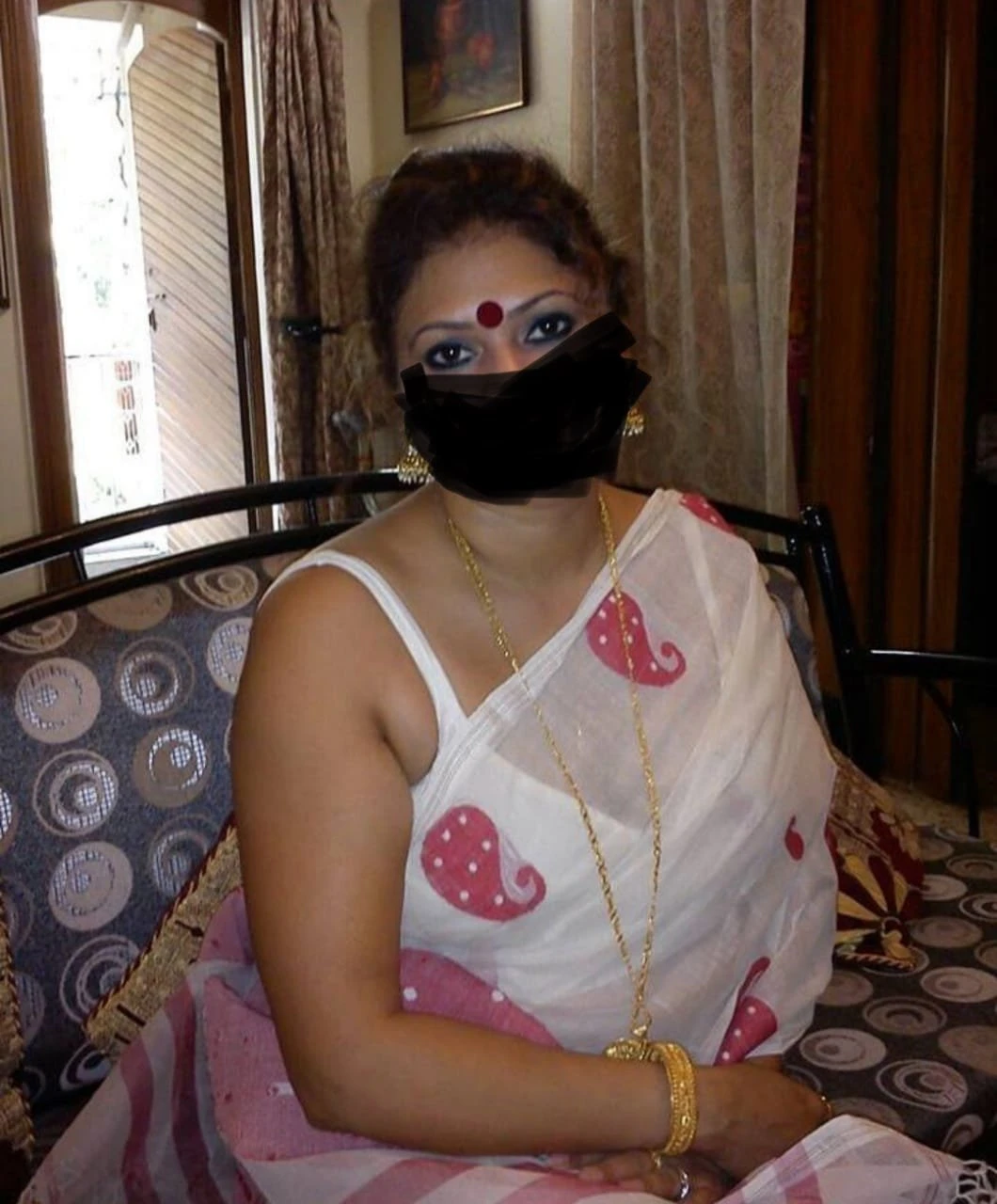 Sumita Chauhan – Indian escort in New Delhi — 1 / 7