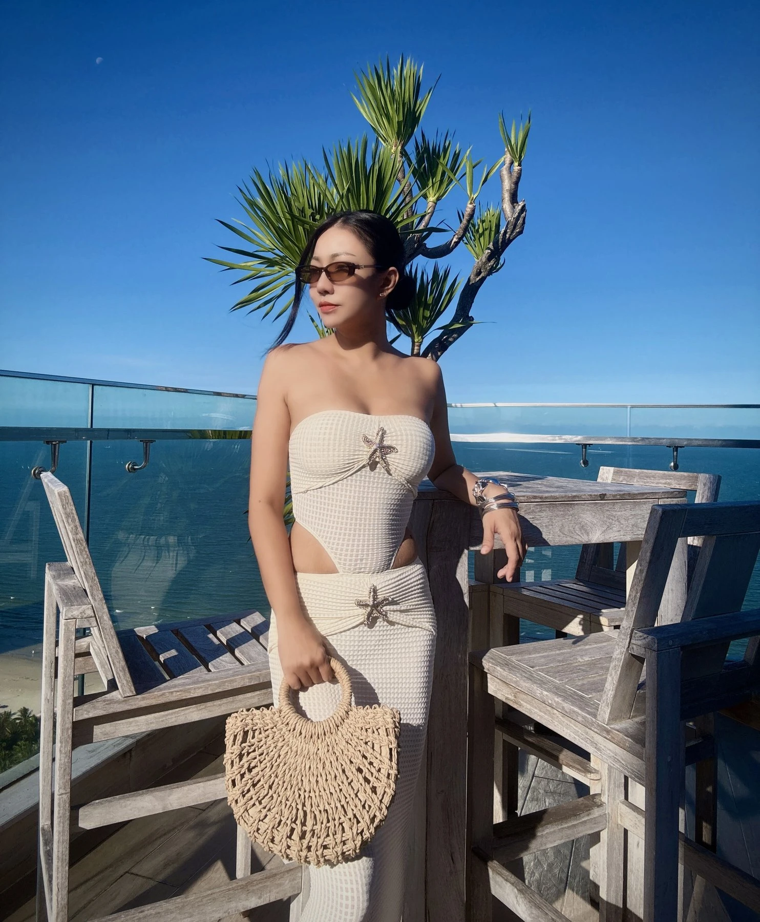 Stefanie Gym Bae – Laotian escort in Hanoi — 2 / 12