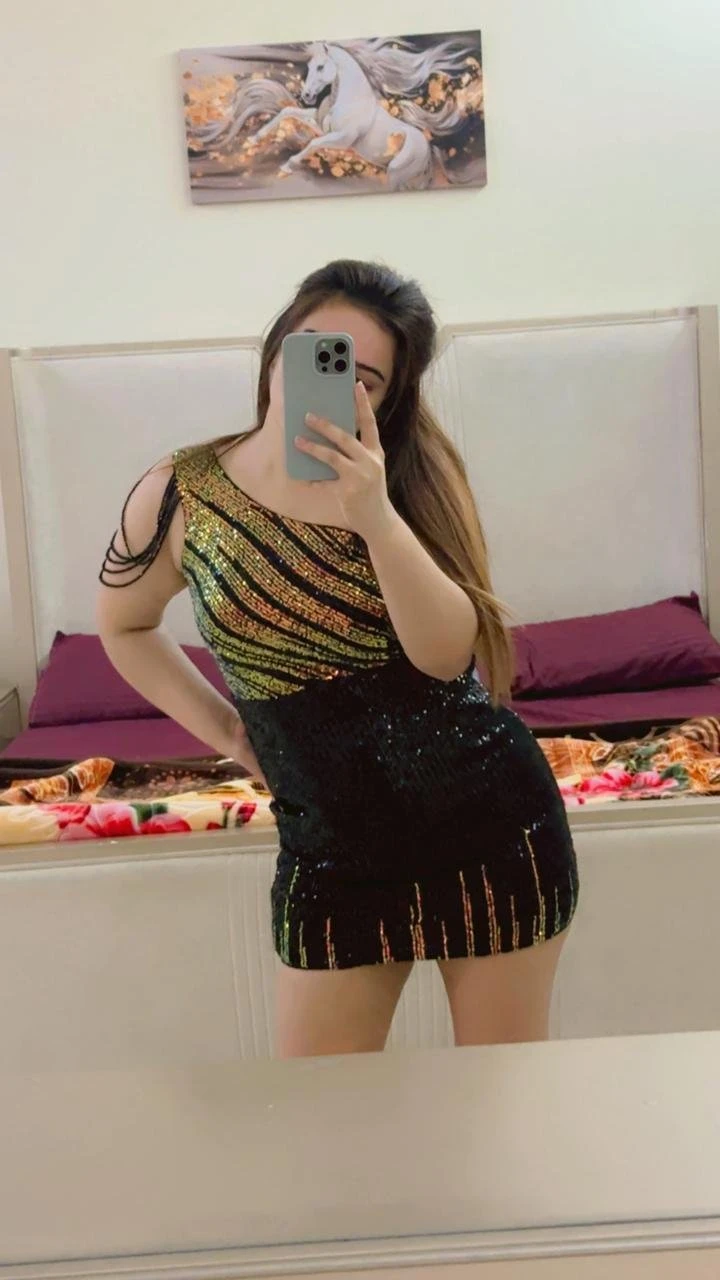 Navya Sharma – Indian escort in Gurgaon — 2 / 5