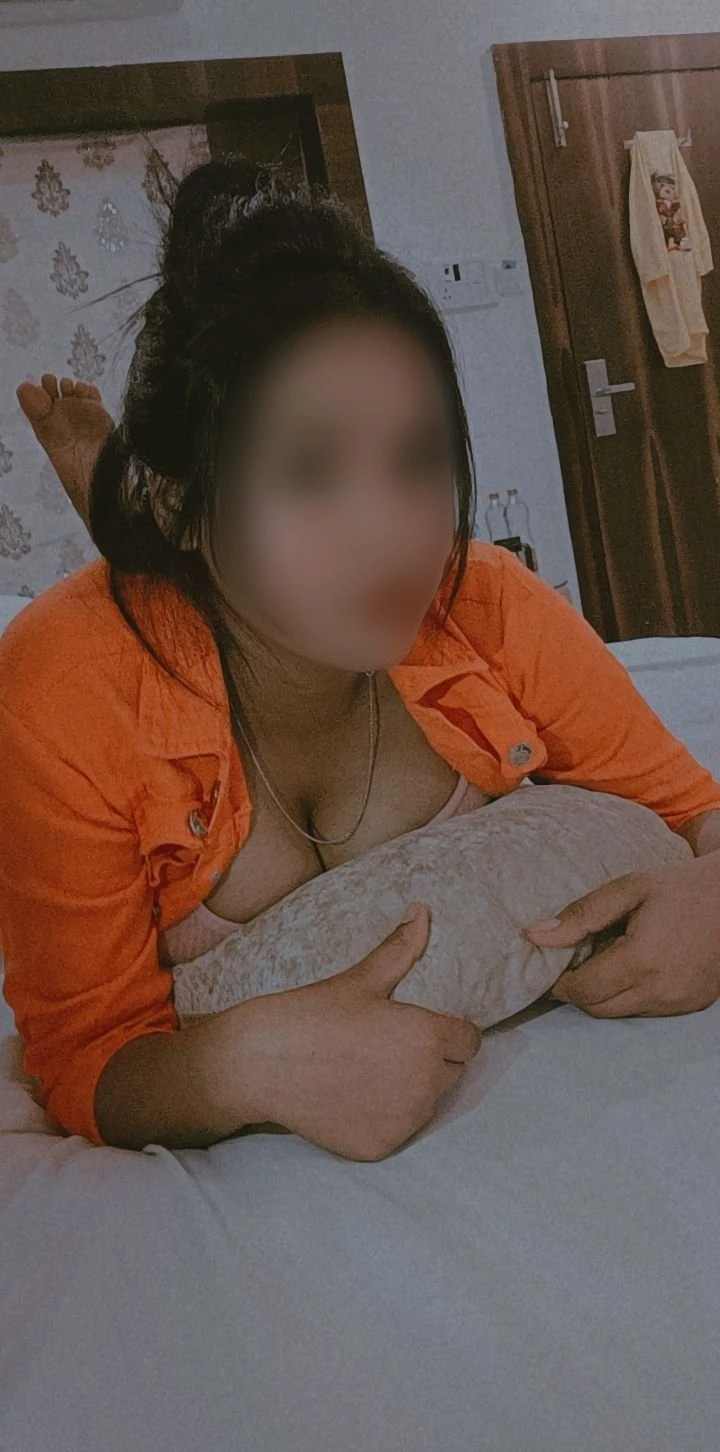 Webcam and real meet – Indian escort in Hyderabad — 4 / 5