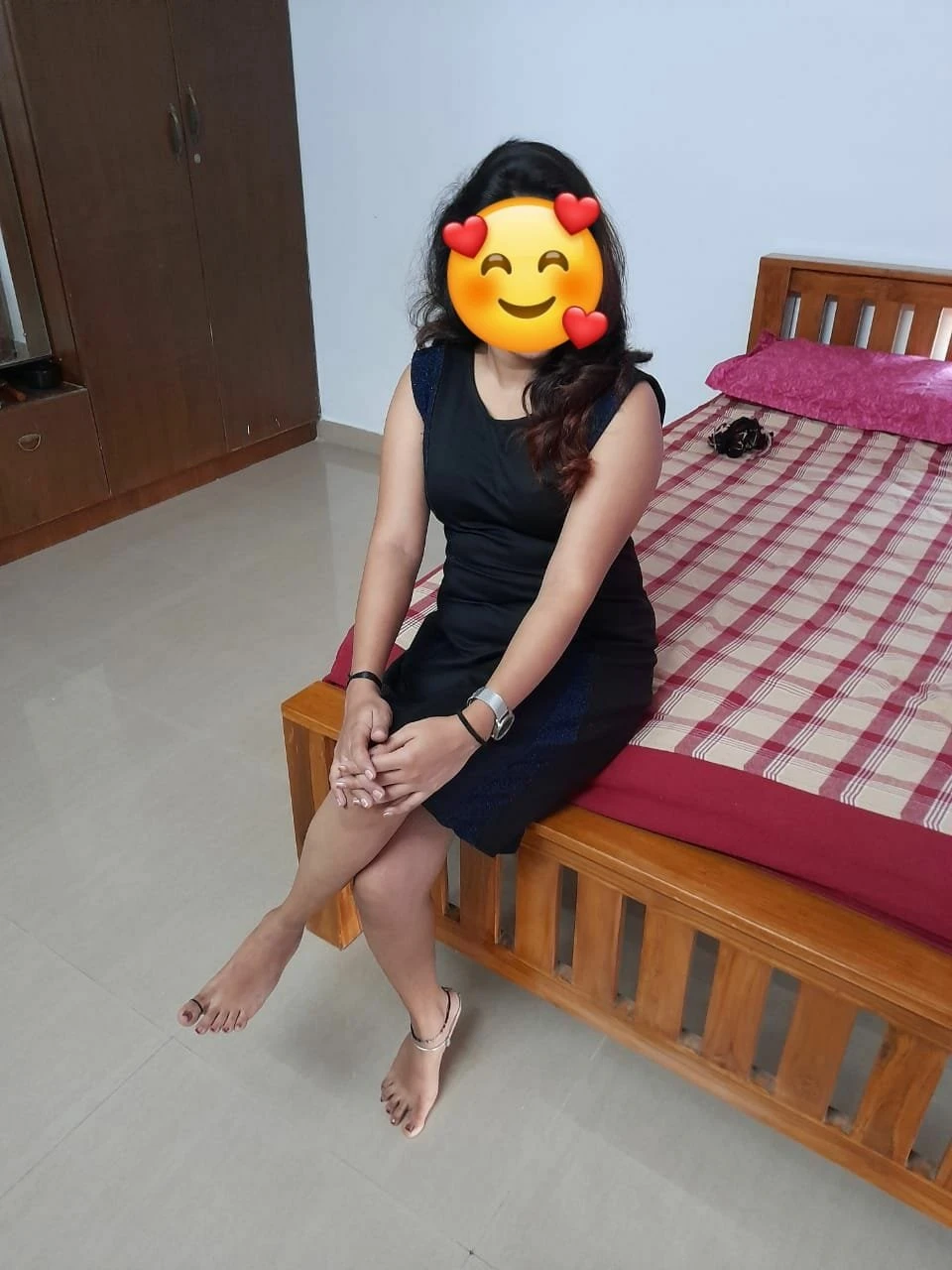 Miss Priya. Real Meet & Online Services – Indian escort in New Delhi — 2 / 4