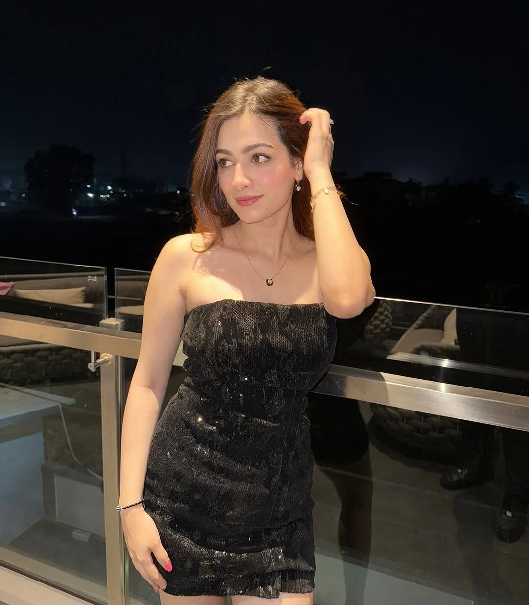 Sakshi – Indian escort in Kochi — 2 / 3